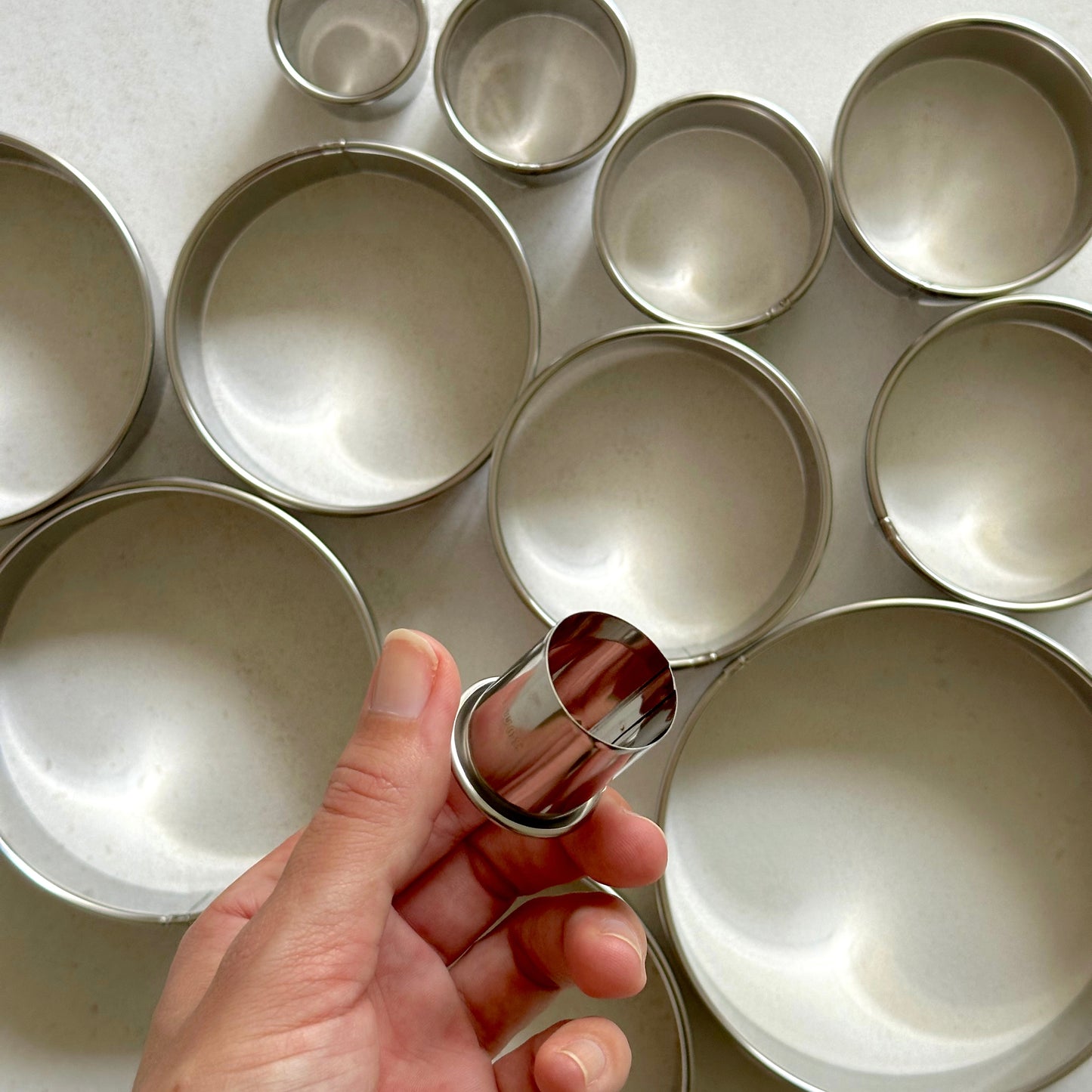 Circle clay cutters made of stainless steel, a set of 12.