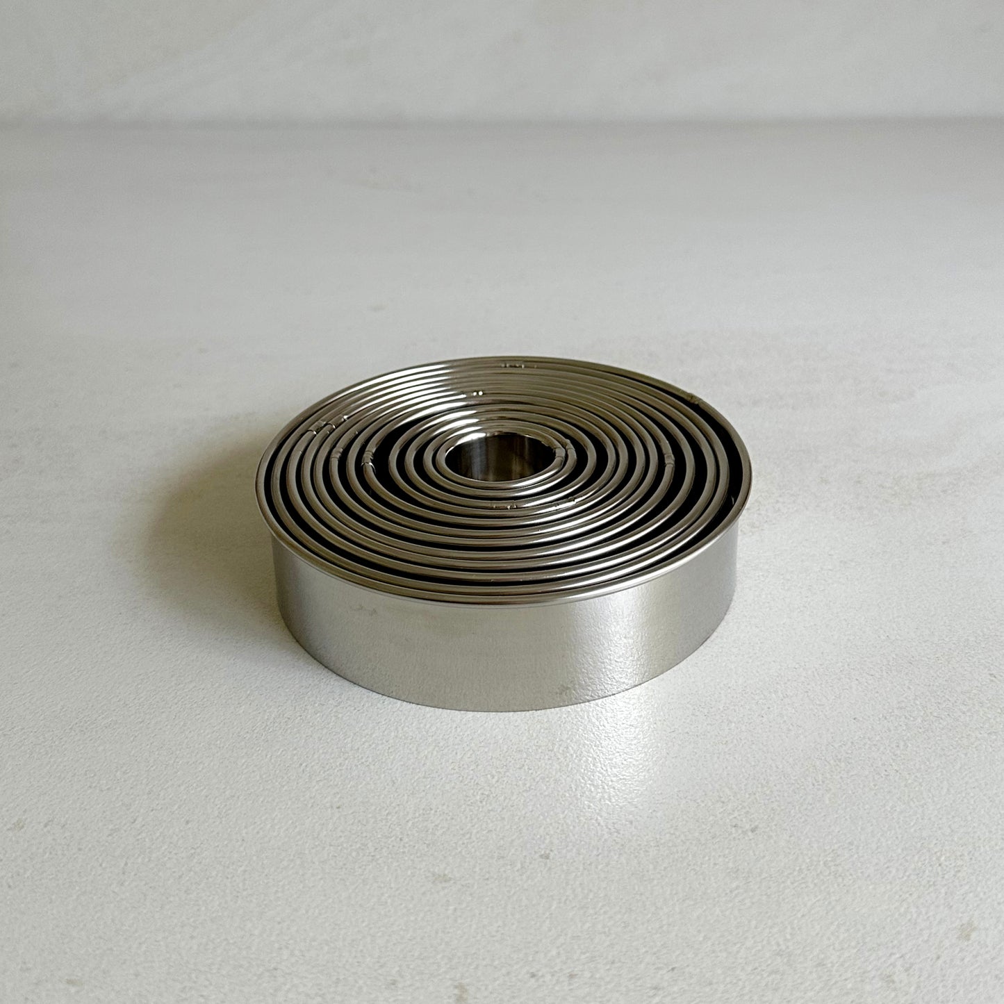 Circle clay cutters made of stainless steel, a set of 12.
