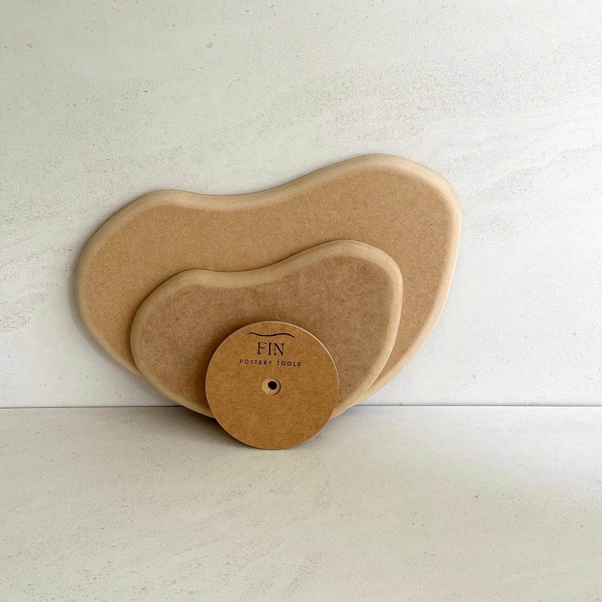 Bean-shaped pottery form drape mould with soft roundover edge. Available in two sizes.