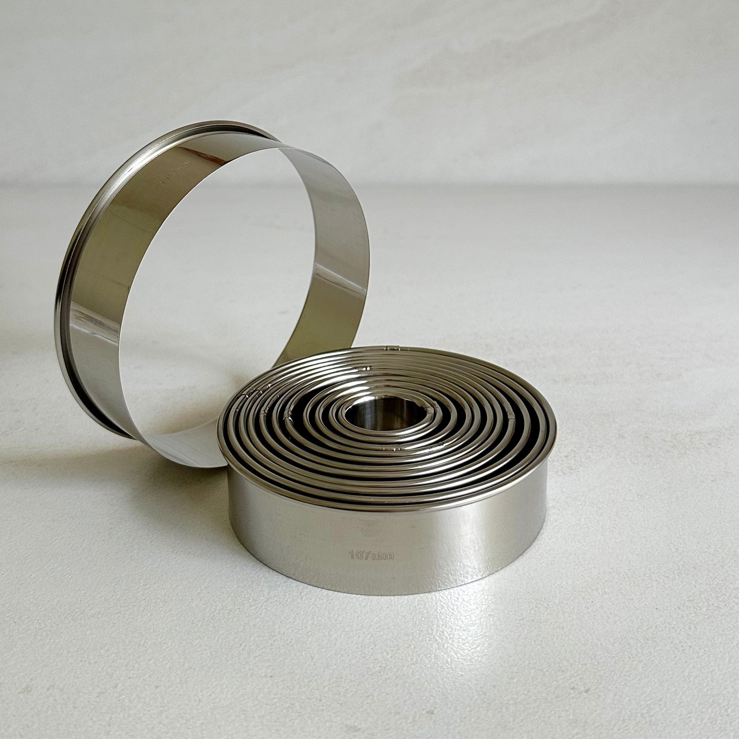 Circle clay cutters made of stainless steel, a set of 12.