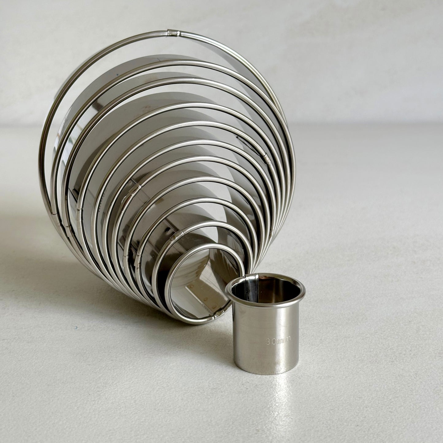 Circle clay cutters made of stainless steel, a set of 12.