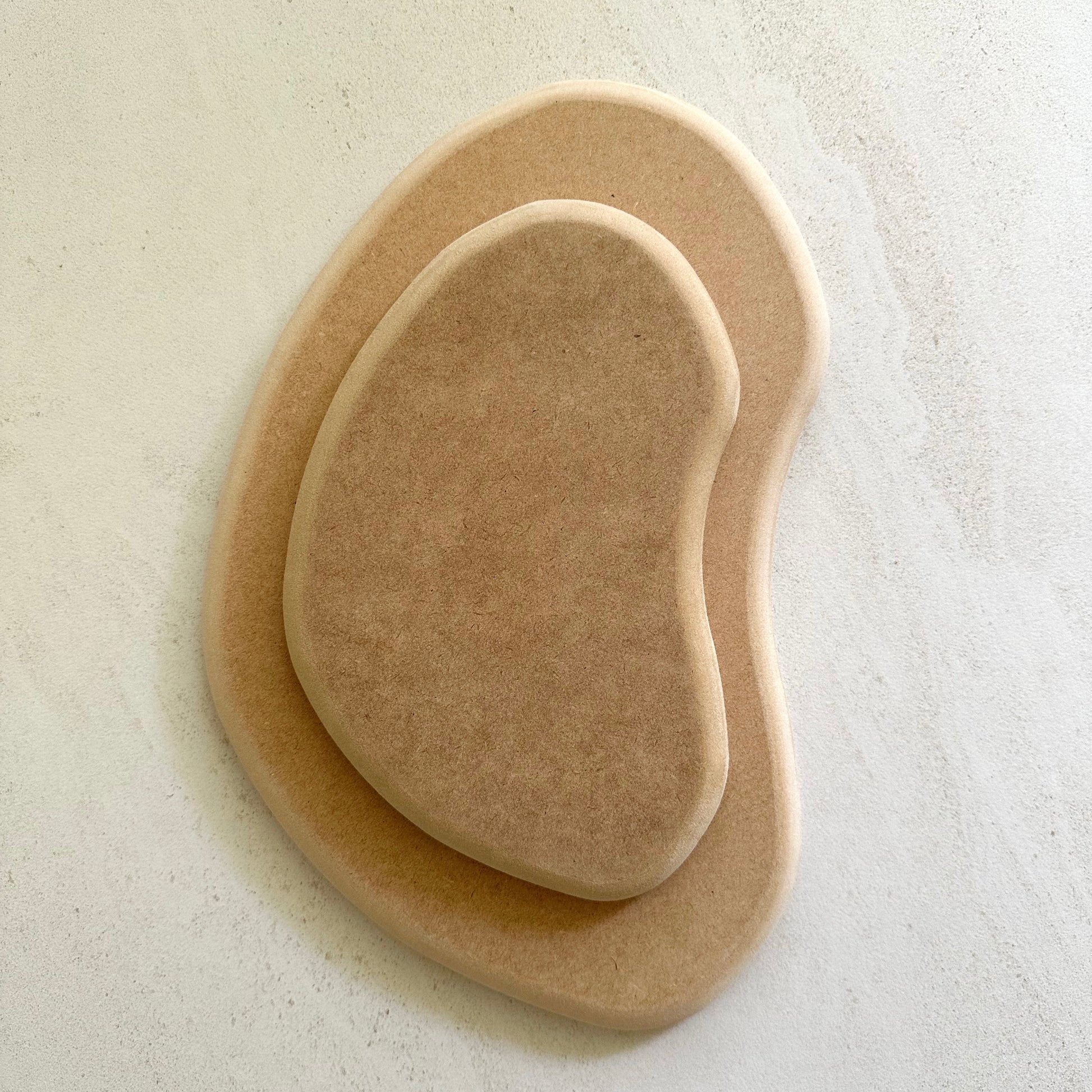 Bean-shaped pottery form drape mould with soft roundover edge. Available in two sizes.