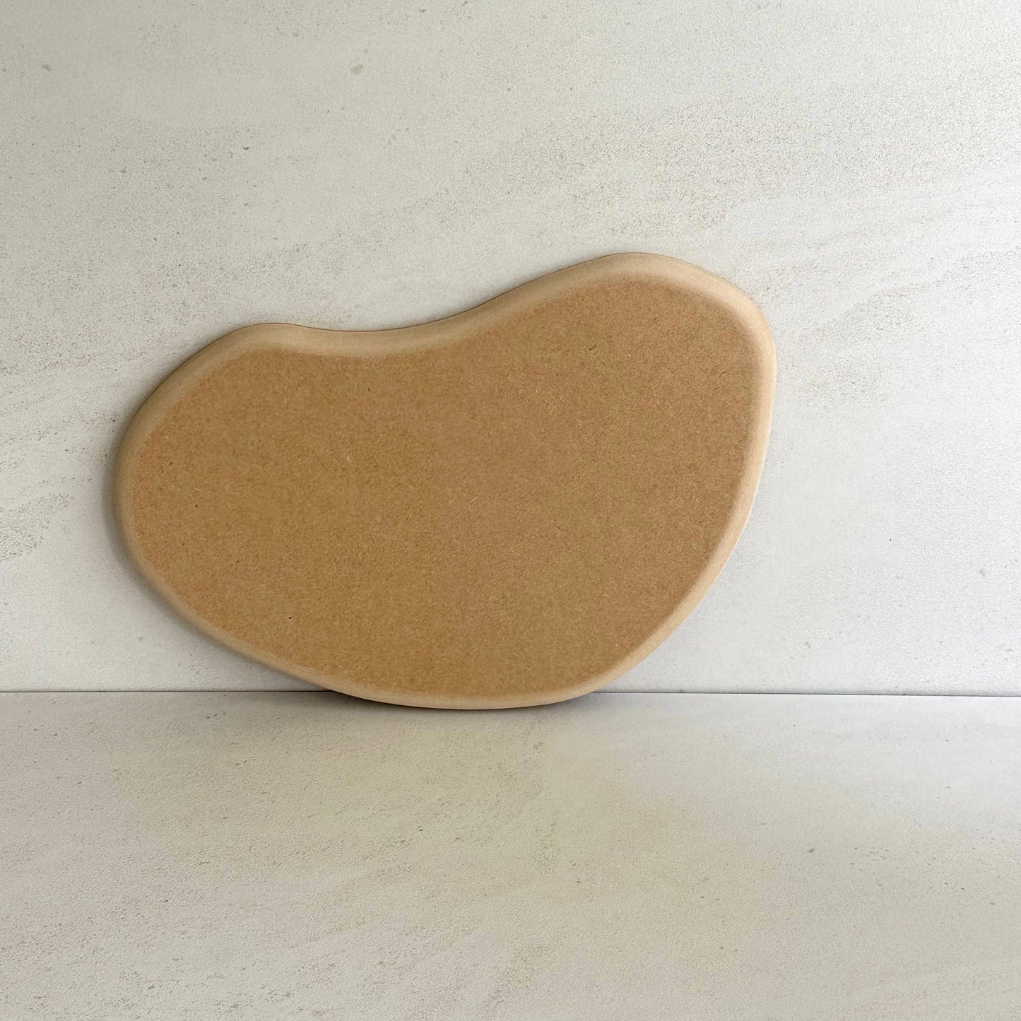 Bean-shaped pottery form drape mould with soft roundover edge. Available in two sizes.