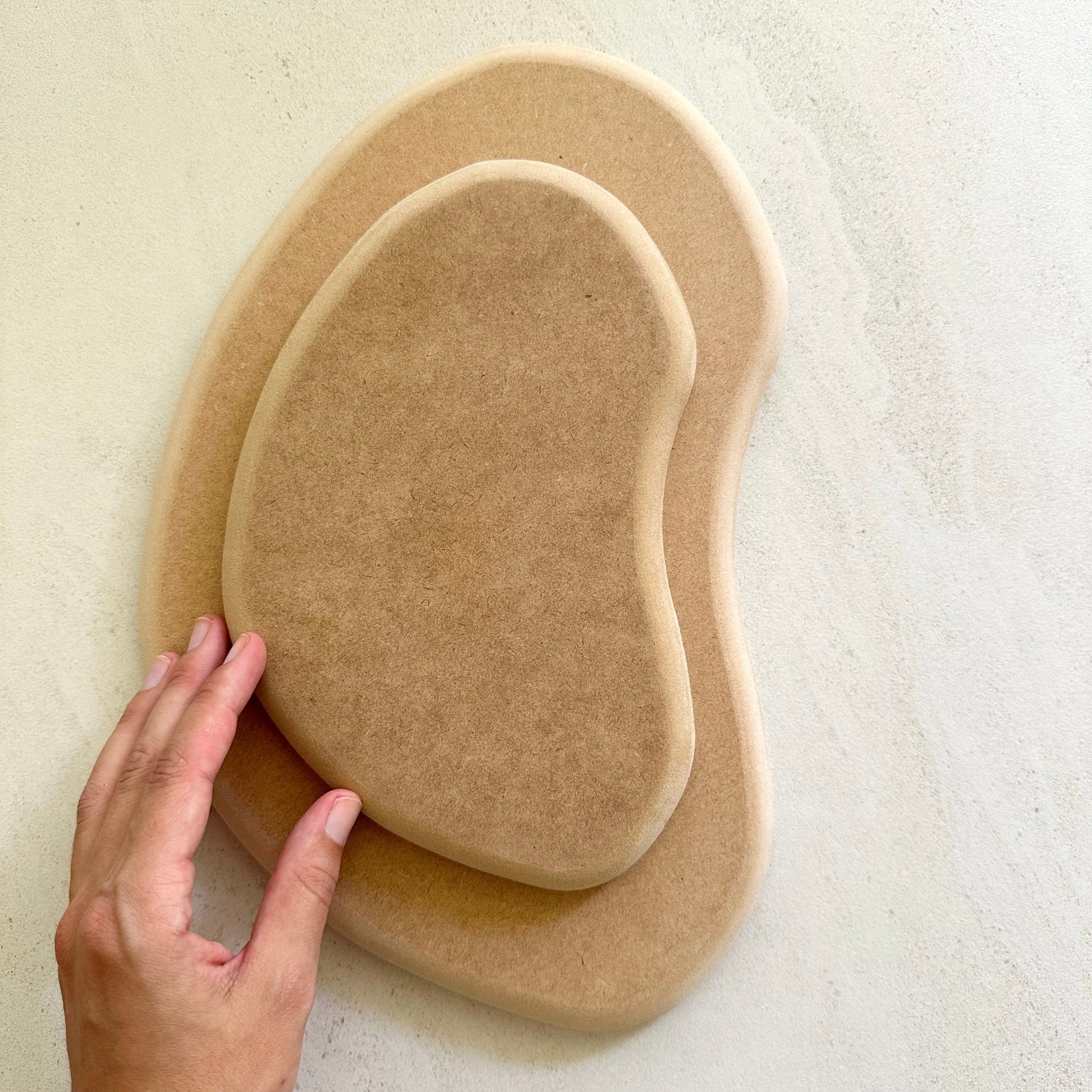 Bean-shaped pottery form drape mould with soft roundover edge. Available in two sizes.