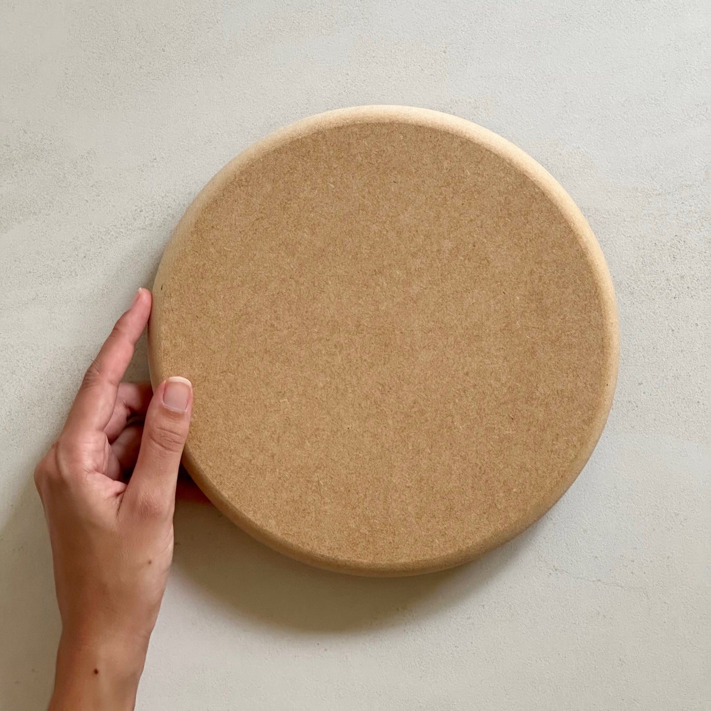 Fin Pottery Form 22cm round plate form
